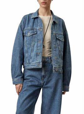 Jaqueta jeans Pepe Jeans listrada para mulher.