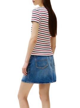 Camiseta Tommy Jeans Essential Rib listrada para mulher.