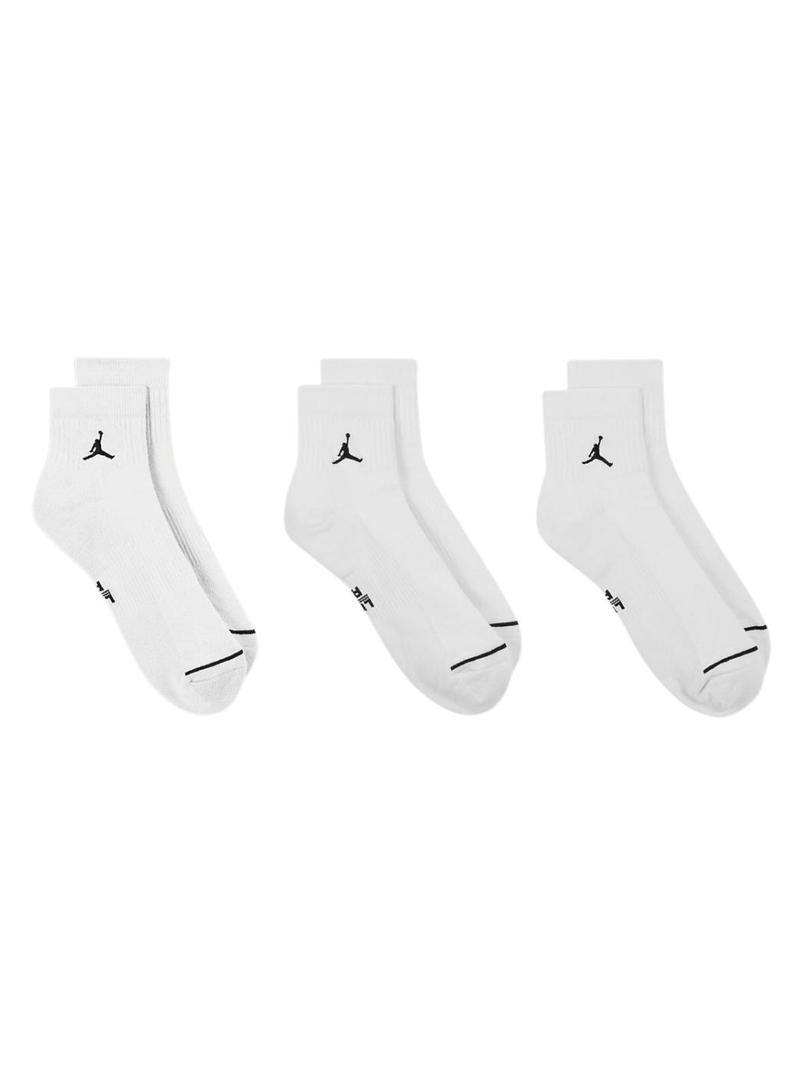 Pacote com três pares de meias Jordan Everyday brancas para homens.