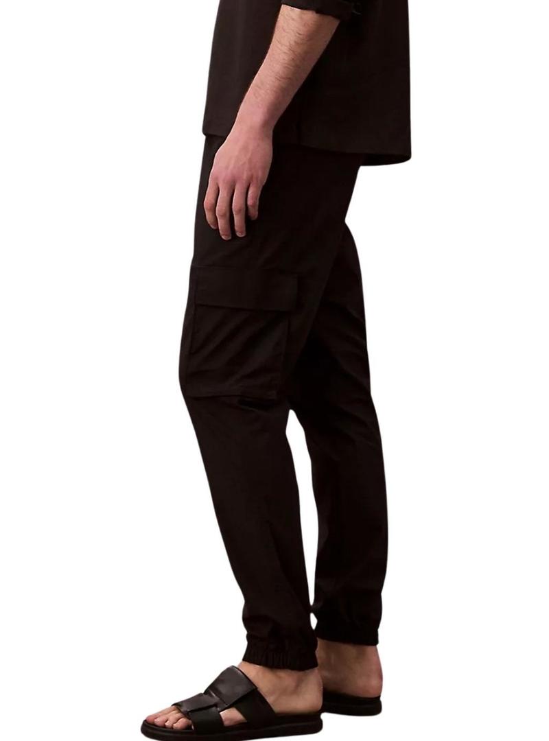 Calças cargo Calvin Klein Jeans preto ripstop para nome.