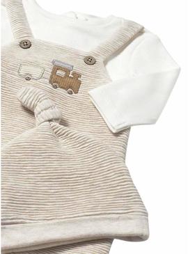 Macacão Mayoral de bebê, colete e boné bege.