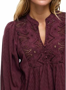 Blusa Vila Vityra de renda granada para mulher.