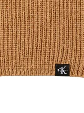 Conjunto de gorro e cachecol Calvin Klein cor de camelo para crianças.
