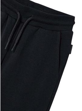 Calça Mayoral esportiva básica preta para menino.