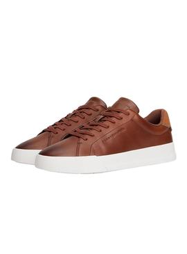 Chinelos Tommy Hilfiger Court marrom para homem.