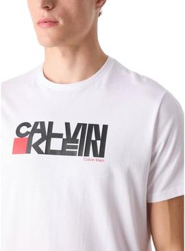 Camiseta Calvin Klein Redbox branca para homem.