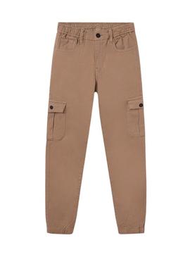 Calça cargo Mayoral em tons de tostado para menino.