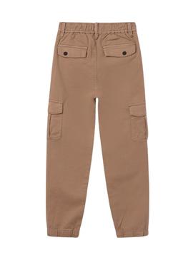 Calça cargo Mayoral em tons de tostado para menino.