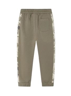 Conjunto de moletom Mayoral com 2 calças estampadas verde para meninos.