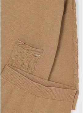 Conjunto Mayoral calça e suéter camelo para menina.