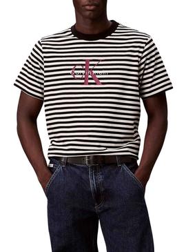 Camiseta Calvin Klein Monólogo listrado preto estampado para homem.