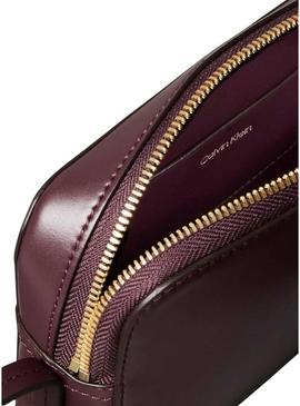 Bolsa Calvin Klein Monograma bordô para mulher.