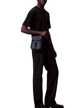 Bolsa Calvin Klein Reporter Cargo com aba preta para homem