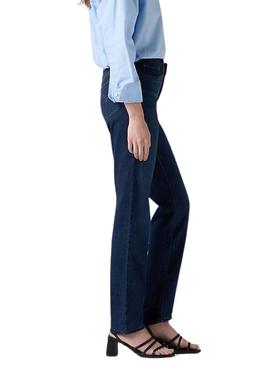 Calça jeans Levis 312 Shaping Slim azul para mulher.