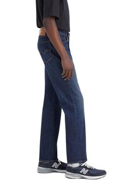 Calça jeans Levis 555 Relaxed Straight azul para homem.