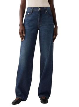 Calça jeans Levis Baggy Dad escura para mulher.