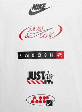 Camiseta Nike Sportswear branca para criança.