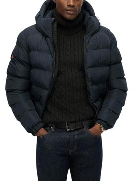 Jaqueta acolchoada Superdry com capuz azul marinho para homem.