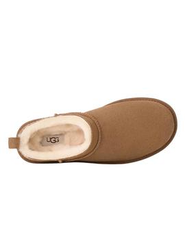 Botas UGG Clássicas Micro em camelo para mulheres.