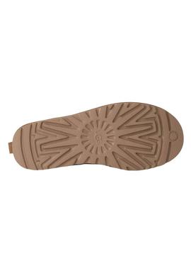 Botas UGG Clássicas Micro em camelo para mulheres.