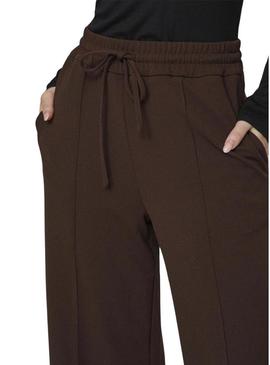 Calça Vila Viclua marrom para mulher.