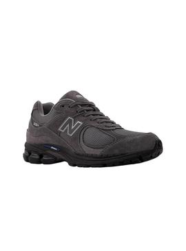 Sapatilhas New Balance U2002R roxas e pretas para homem.