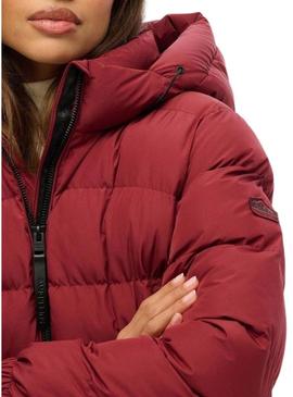 Casaco Superdry Hooded Sports Puffer acolchoado granate para mulher.