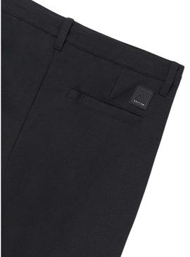 Calça Mayoral Ponto Smart preta para menino.