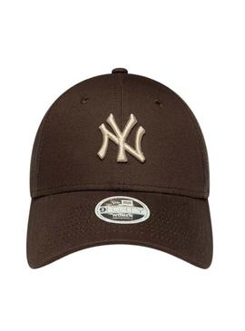 Boné New Era Essential Midi 9FORTY marrom para mulher.