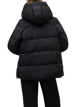 Jaqueta acolchoada Ecoalf Fuji preta para mulher.