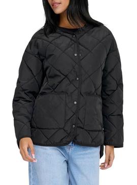 Caçadora Only Althea preta para mulher.