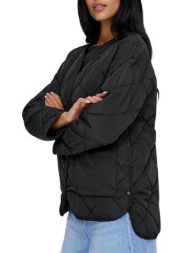 Caçadora Only Althea preta para mulher.