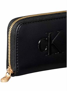 Carteira Calvin Klein Jeans Bold Ck preta para mulher.