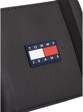 Carteira Tommy Jeans Daily Tech preta para homem.