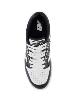 Tênis New Balance 480 preto e branco para meninos e meninas.