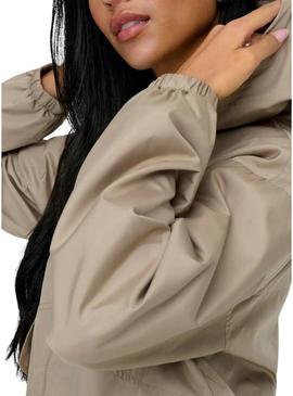 Corta-vento Only Dominique bege para mulher.