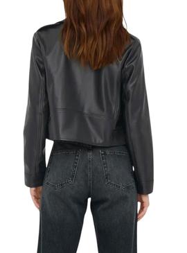 Jaqueta de moto Only Carmen preta para mulher.