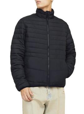Jaqueta Jack and Jones Estate preta dobrável para homens.