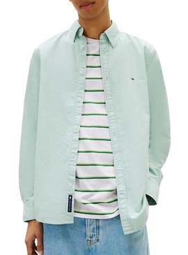 Camisa Tommy Jeans Oxford verde para homem.