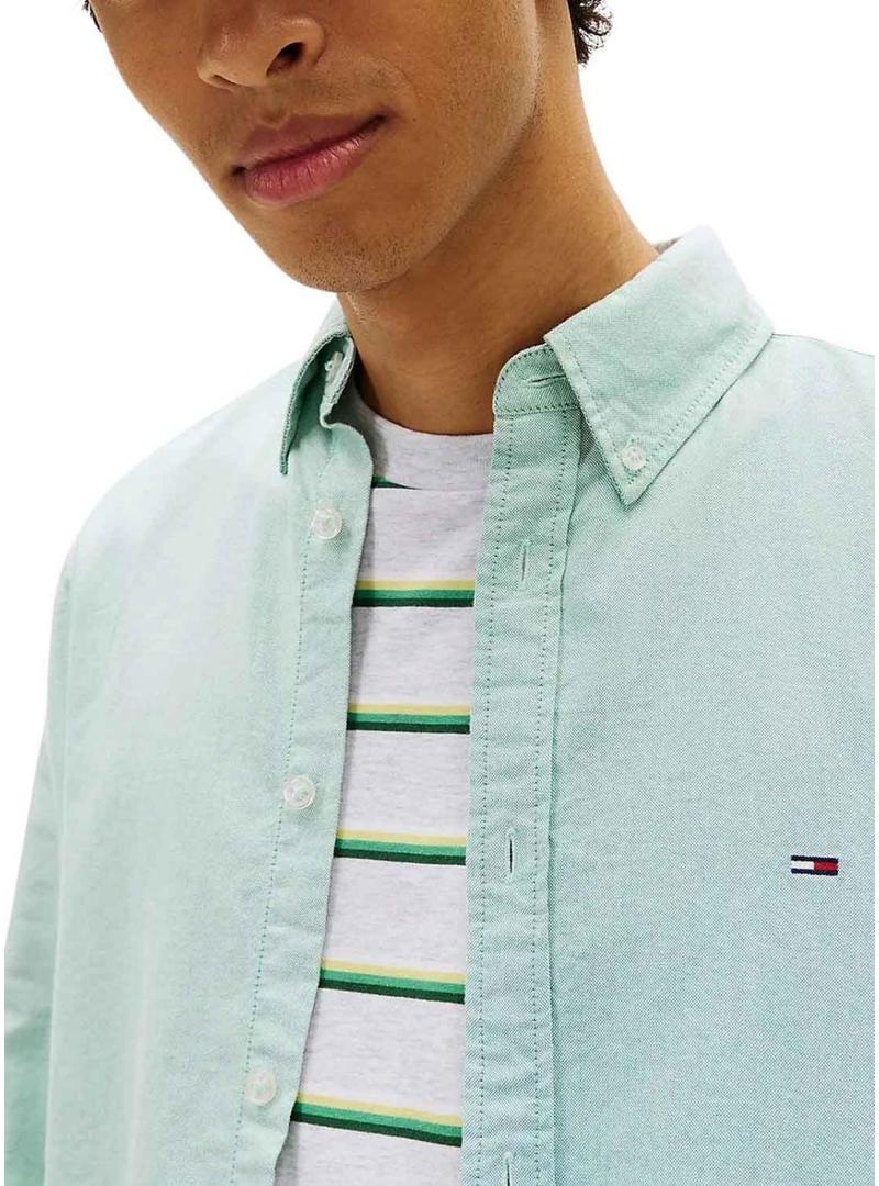 Camisa Tommy Jeans Oxford verde para homem.