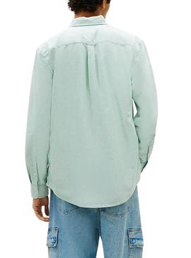 Camisa Tommy Jeans Oxford verde para homem.