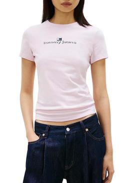 Camiseta Tommy Jeans Slim Logo rosa para mulher.