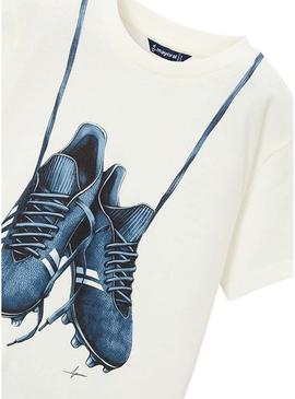 Camiseta Mayoral botas de fútbol branco para menino.