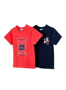 Conjunto de duas camisetas Mayoral, vermelha e azul marinho, para menino.