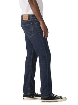 Calça jeans Levis 502 taper escura para homem.