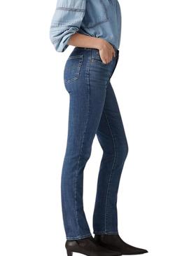 Calça jeans Levis 724 para mulher.