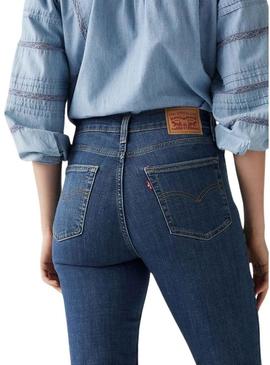 Calça jeans Levis 724 para mulher.