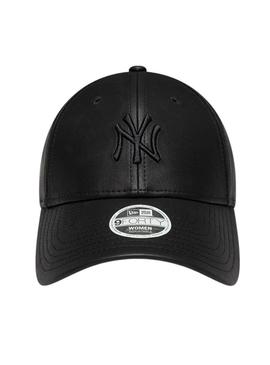 Boné New Era New York Yankees 9FORTY preto de efeito pele para mulher.