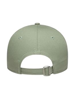 Boné New Era MLB League Essential New York Yankees 9FORTY verde para mulher.