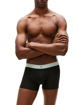 Pacote de 3 cuecas Tommy Hilfiger Trunk Signature preto multi para homem.